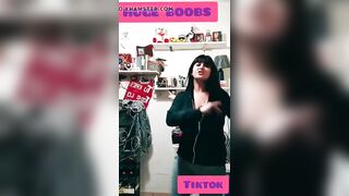 Huge Boobs tiktok (WATCH FULL VIDEO)