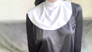 The Nun Shows her Pussy on Streams for Donations