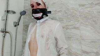 Tokyo Ghoul-Sexy cosplayer caresses herself through a wet sh