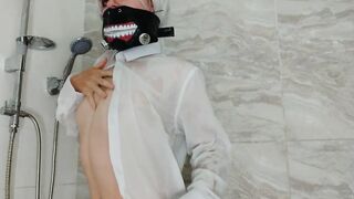 Tokyo Ghoul-Sexy cosplayer caresses herself through a wet sh