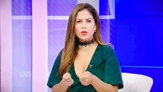 Ana Caty Hernández Goribuena En Minivestido Verde Piernona - YouTube (720p)