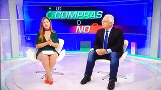 Ana Caty Hernández Goribuena En Minivestido Verde Piernona - YouTube (720p)