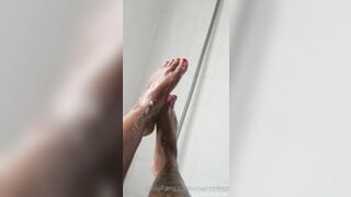 Solo instagram ebony rea fit bathing sexy feet and toes