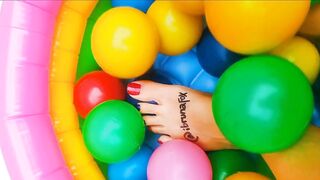 Ball Pool Feet Play