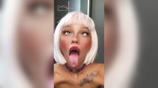 Ahegao asks to cum on her face