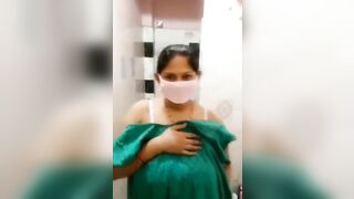 Hot bhabi show boobs to her boyfriend