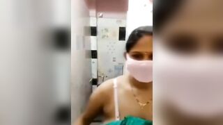 Hot bhabi show boobs to her boyfriend