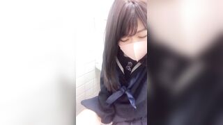 トイレでオナニーしちゃいました///えっちな子でごめんなさい♡♡