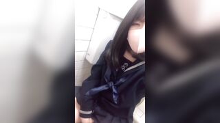 トイレでオナニーしちゃいました///えっちな子でごめんなさい♡♡