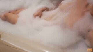 Yumi masturbates and cums in the bathtub during quarantine