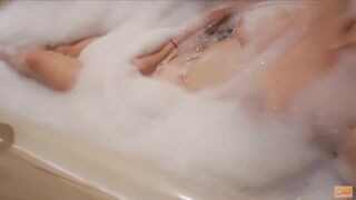 Yumi masturbates and cums in the bathtub during quarantine