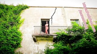 Italy – big abandoned house – balcony show