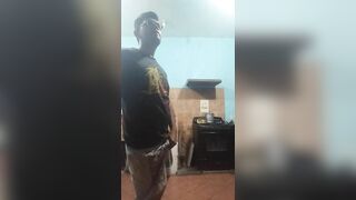 VERGA PARADA BAJO LA ROPA Y ME LA SACO (SALGO COMPLETO