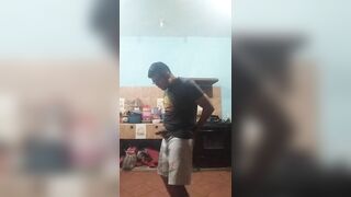 VERGA PARADA BAJO LA ROPA Y ME LA SACO (SALGO COMPLETO