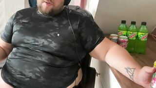 Twitch Streamer gains weight! Fat and Gassy livestream sponsored chuggings