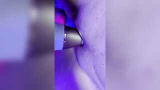 Upclose clit sucking satisfier