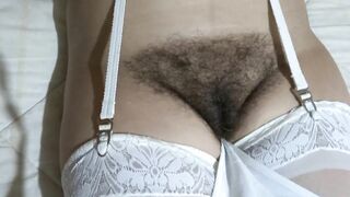 I show my hairy pussy before and after receiving a big cumshot