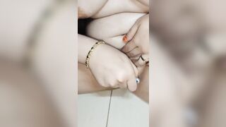 Anjali bhabhi ki kuwari chut ki safai