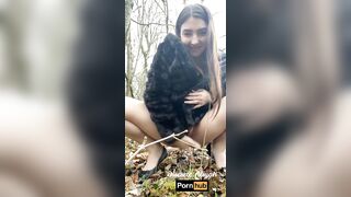 exhib en voiture - pause pipi en foret et je me caresse la chatte - snap