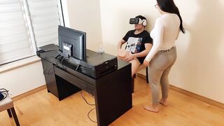 Hot mother masturbates next to her son's friend while he watches porn with virtual reality glasses