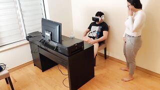 Hot mother masturbates next to her son's friend while he watches porn with virtual reality glasses