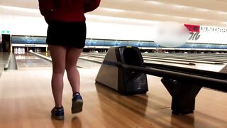 New Year mini-skirt bowling! T-backs are also being gawked at and gummy inside! /asian/hentai/milf