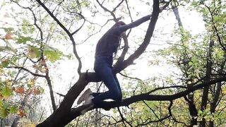 Girl climbed a tree to rub her pussy on it - Lesbian-illusion