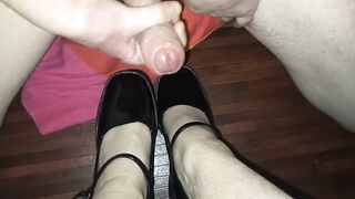 My girlfriend is letting me jerk on her new shoes !