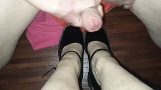 My girlfriend is letting me jerk on her new shoes !