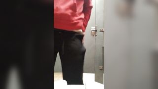 Close up public bathroom piss bbw pussy