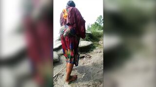 My fat wife He is take a shower in river