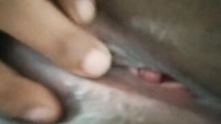 Desi Tamil girl solo Masturbating and fingering pussy