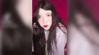 ME QUEDO SOLA EN CASA Y ME PONGO A HACER BAILES PARA TIK TOK ME CALIENTO Y TERMINO MASTURBANDOME