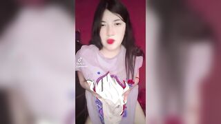 ME QUEDO SOLA EN CASA Y ME PONGO A HACER BAILES PARA TIK TOK ME CALIENTO Y TERMINO MASTURBANDOME