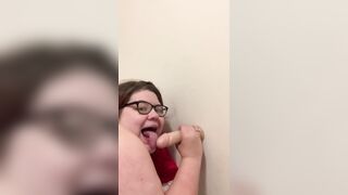 Pretty white bbw doing solo and using toys to play with herself