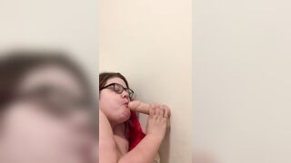 Pretty white bbw doing solo and using toys to play with herself