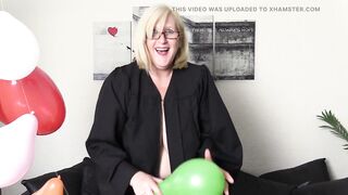 Kinky Big Tit Mature balloon popping fun.