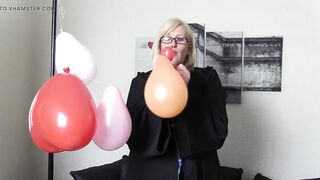 Kinky Big Tit Mature balloon popping fun.