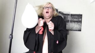 Kinky Big Tit Mature balloon popping fun.