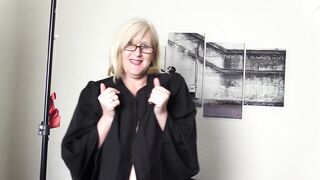 Kinky Big Tit Mature balloon popping fun.