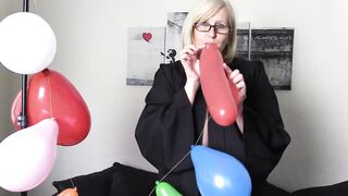 Kinky Big Tit Mature balloon popping fun.