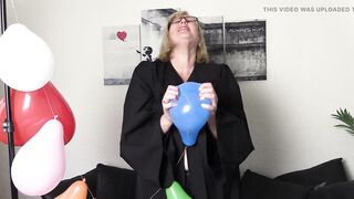 Kinky Big Tit Mature balloon popping fun.