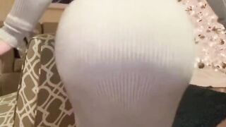 Phat white booty clapping until you nut