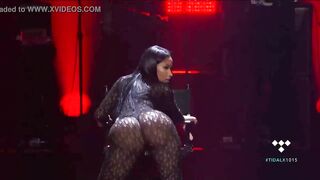 Nicki Minaj shaking her ass